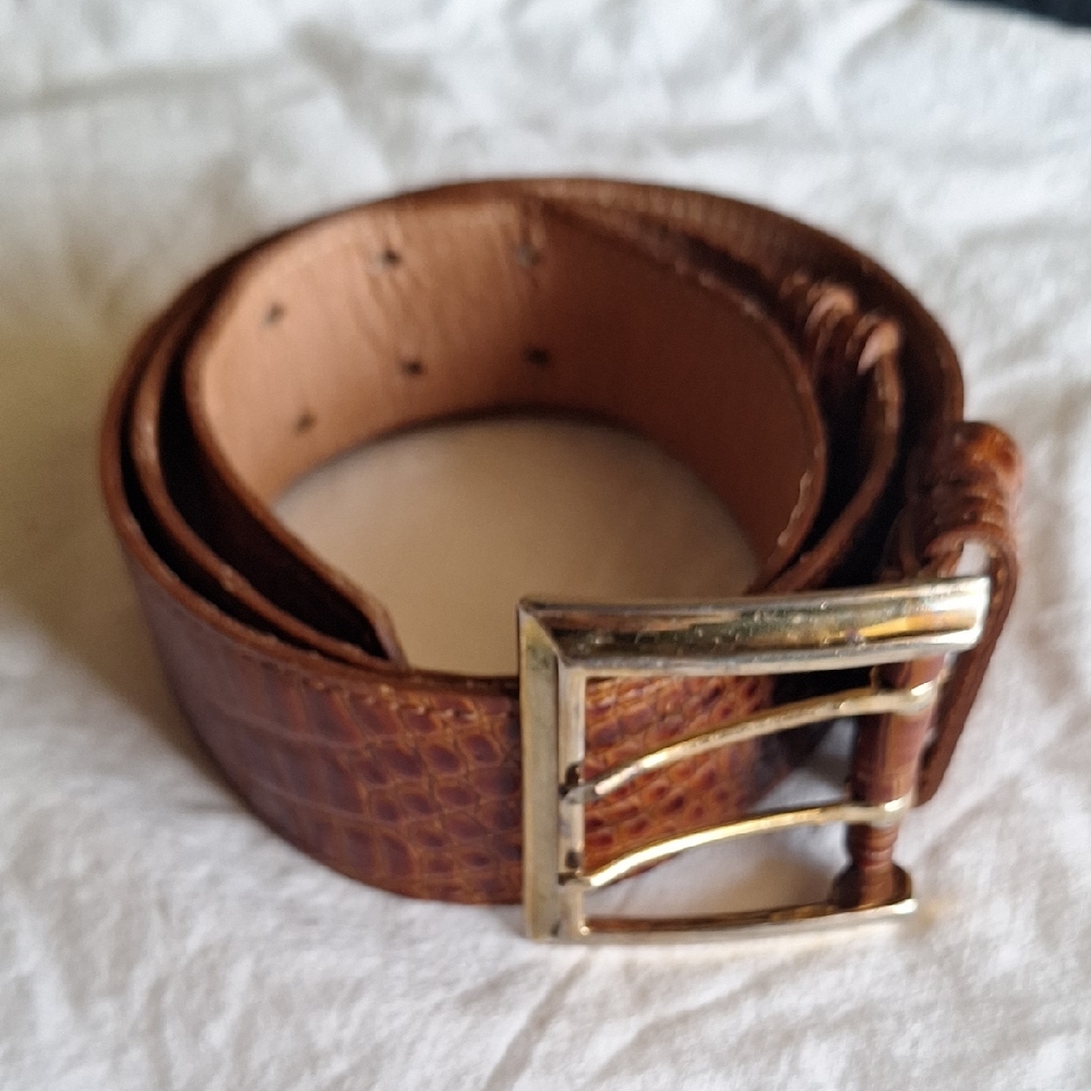 Ginnie Johansen Inc.v Dallas Leather Women's Belt in Brown with Gold Buckle